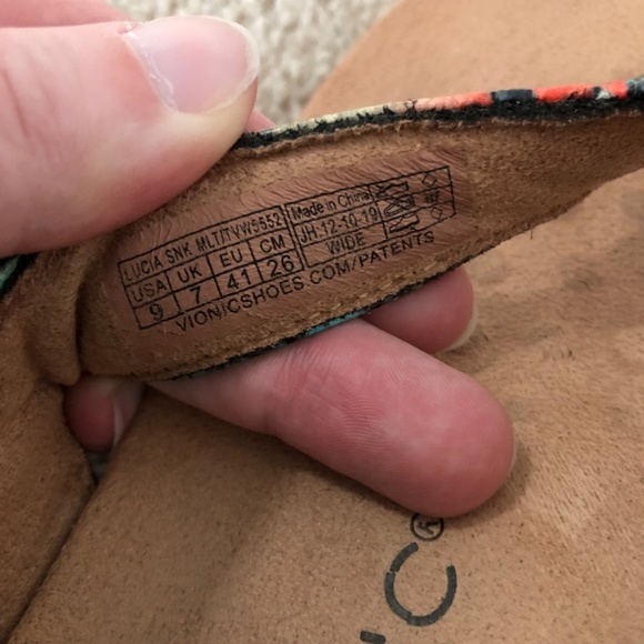 Vionic Lucia Snake Print Flip Flops Size 9 - Picture 7 of 8